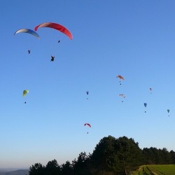 Maßgeschneidertes Verbesserungspaket für das Gleitschirmfliegen mit Motorschirm