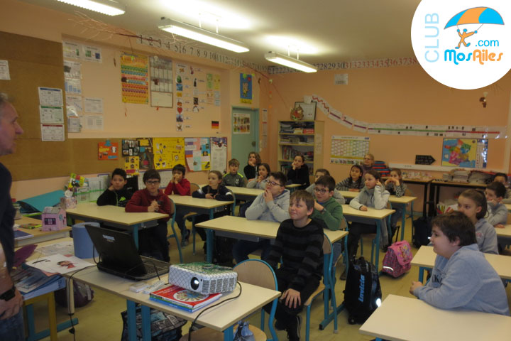 Cours de parapente à l'école primaire